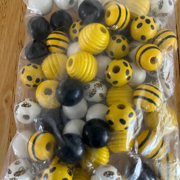 Honey Bee Decor & Crafting Lot - Over 350 Pieces in Lot - Picture 4 of 16